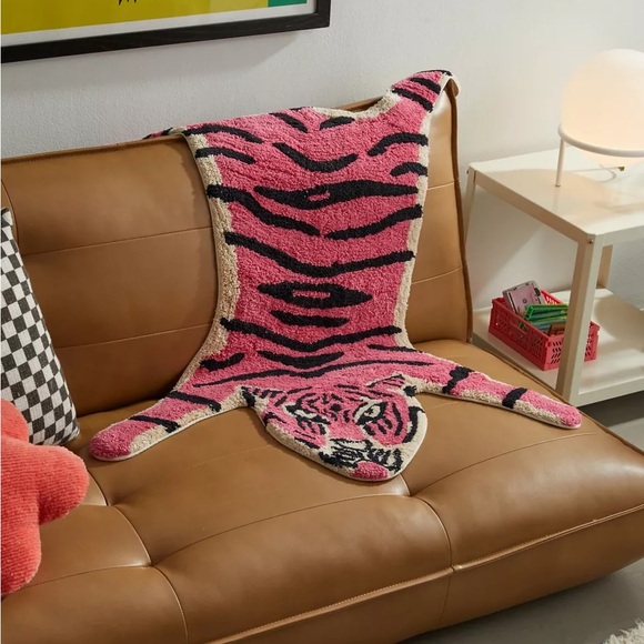 NWT Urban Outfitters Tiger Shape Tufted Bath Mat - Picture 2 of 14